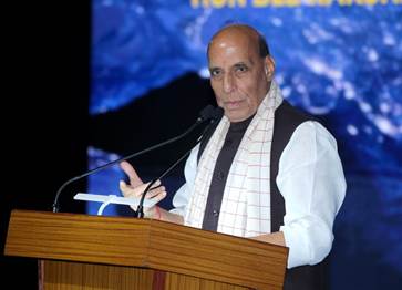 गगनयान के गगनयात्रियों का रक्षा मंत्री राजनाथ सिंह ने किया सम्मान